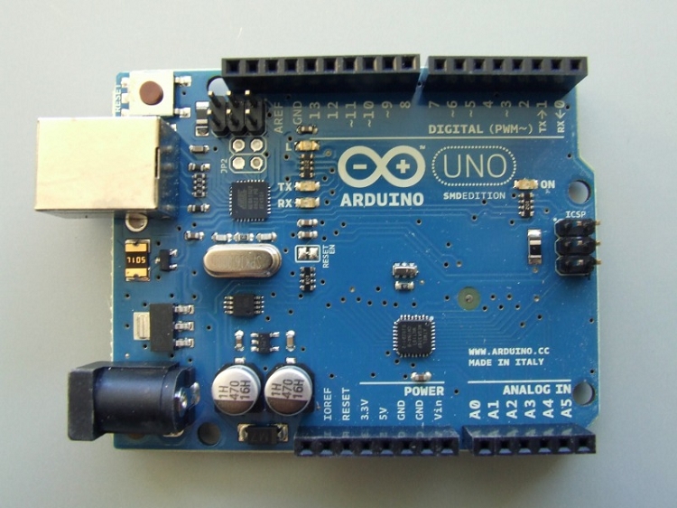 Datei:Arduinounosmdr3 front.jpg